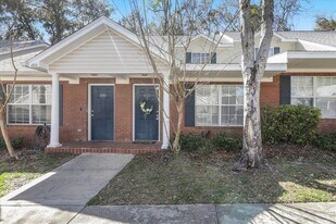 2738 W Tharpe St in Tallahassee, FL - Building Photo