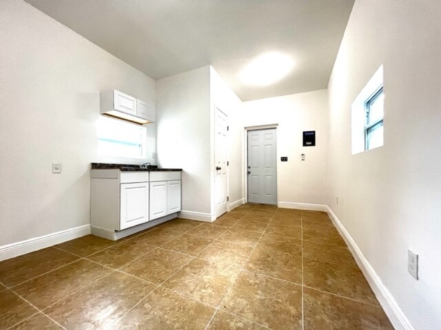 1381 NW 56th St, Unit S in Miami, FL - Building Photo