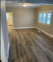 2412 Elizabeth Ave in Des Moines, IA - Building Photo - Building Photo