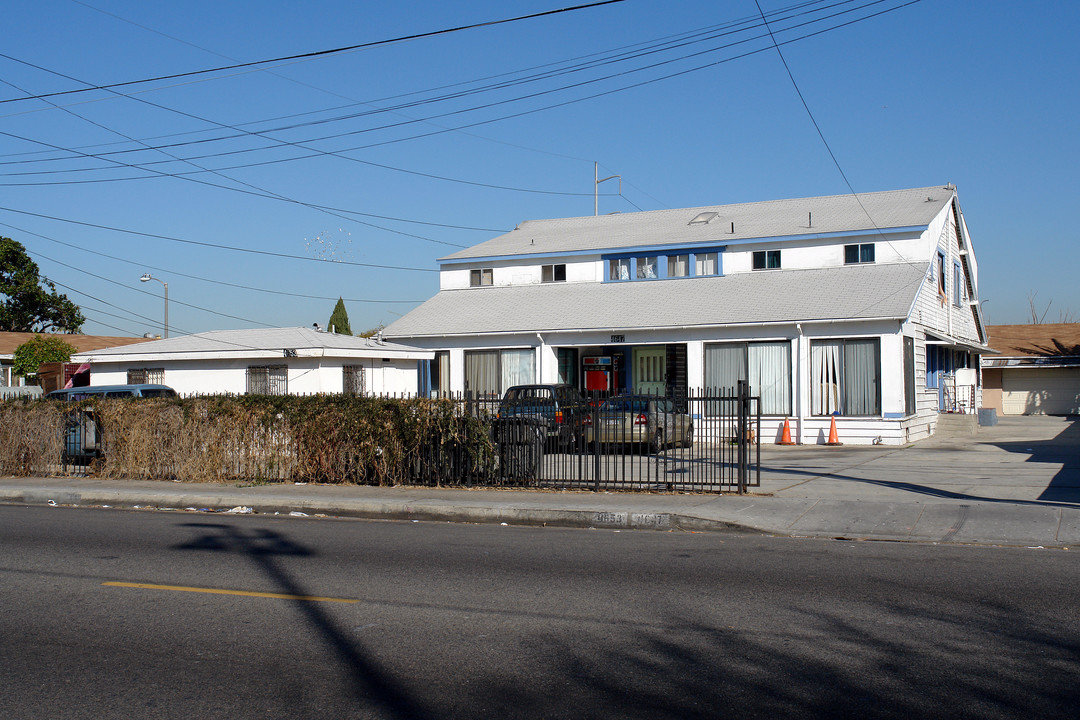 4645-4647 W Lennox Blvd in Inglewood, CA - Building Photo