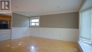 7 Waterbury Dr in Toronto, ON - Building Photo - Building Photo