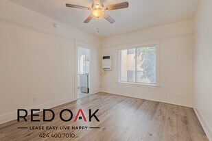 734 S Valencia St in Los Angeles, CA - Building Photo