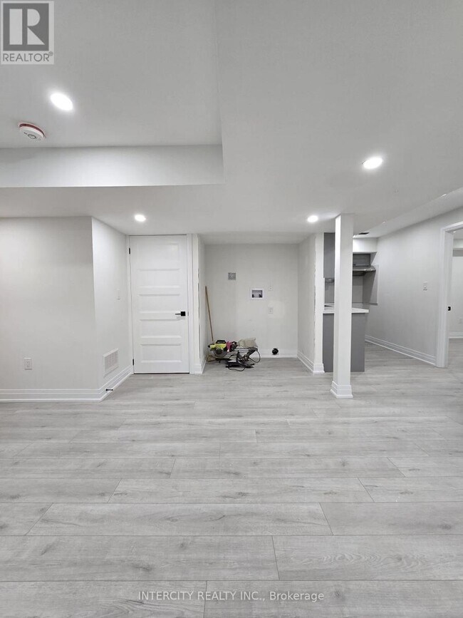 181 Forestwalk St in Kitchener, ON - Building Photo - Building Photo