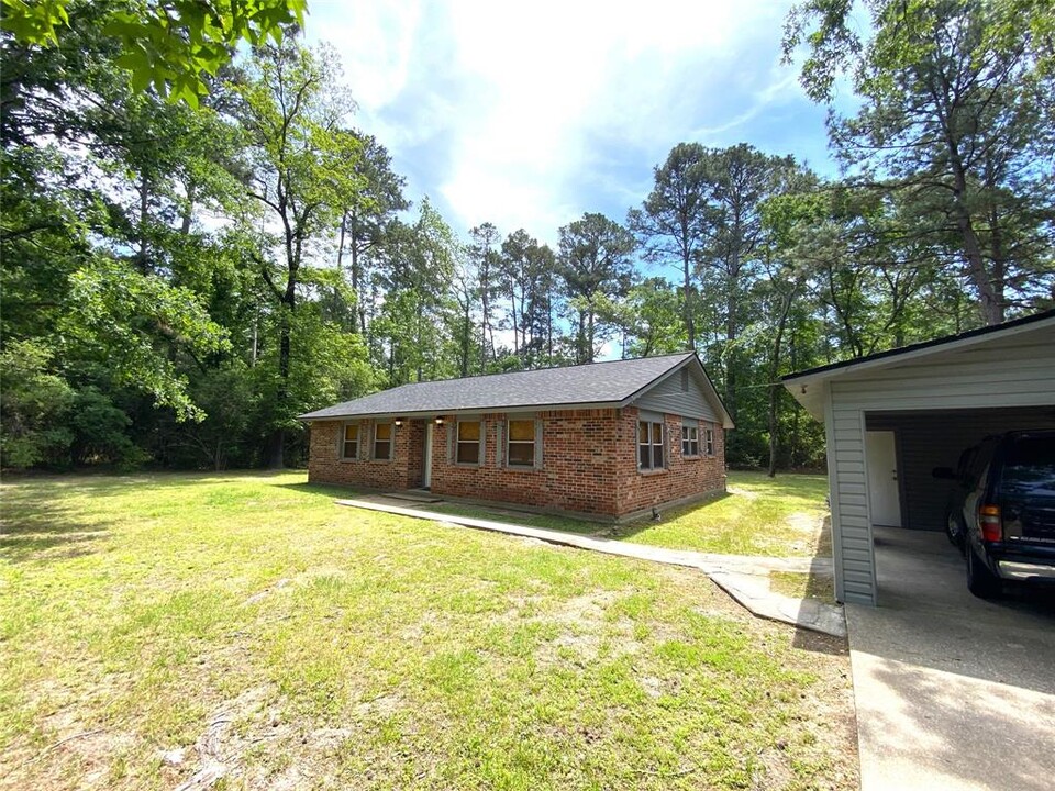 195 Hickory Cir in Trinity, TX - Building Photo