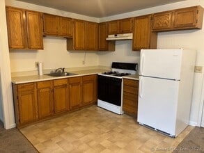 14 Cherry St in Milford, CT - Building Photo - Building Photo