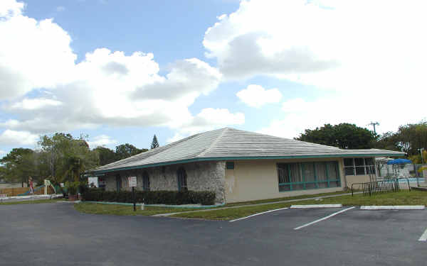 Pickwick Mobile Home Park in Greenacres, FL - Building Photo