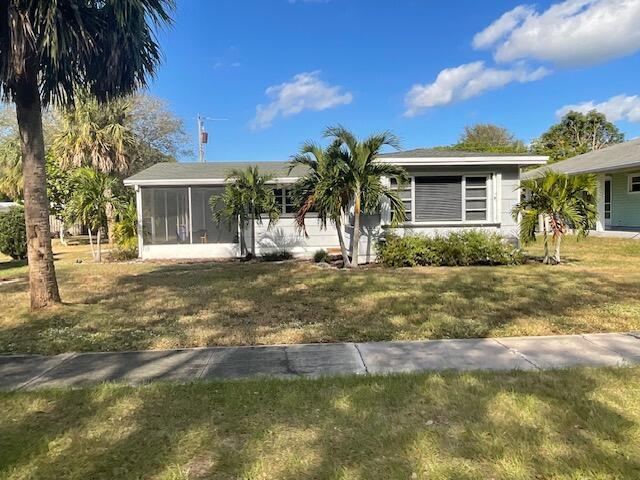 9053 SE Adonis St in Hobe Sound, FL - Building Photo