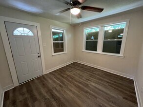 1975 W 12th St in Jacksonville, FL - Building Photo - Building Photo