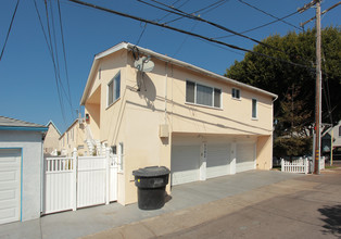 1352 Ocean Park Blvd in Santa Monica, CA - Building Photo - Building Photo