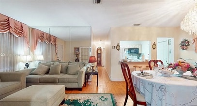 14401 Boggs Dr in Miami, FL - Building Photo - Building Photo