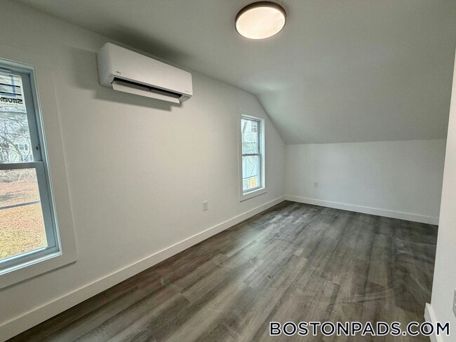 197 S Main St, Unit 4 in Clinton, MA - Foto de edificio - Building Photo