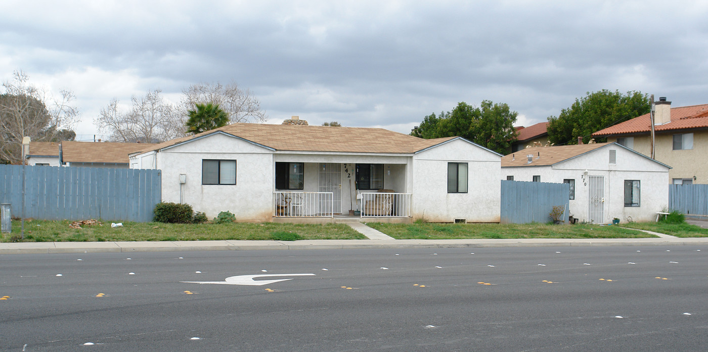 742 Ballantyne St in El Cajon, CA - Building Photo