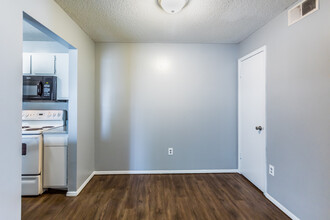 Deerfield Apartments in Memphis, TN - Building Photo - Interior Photo