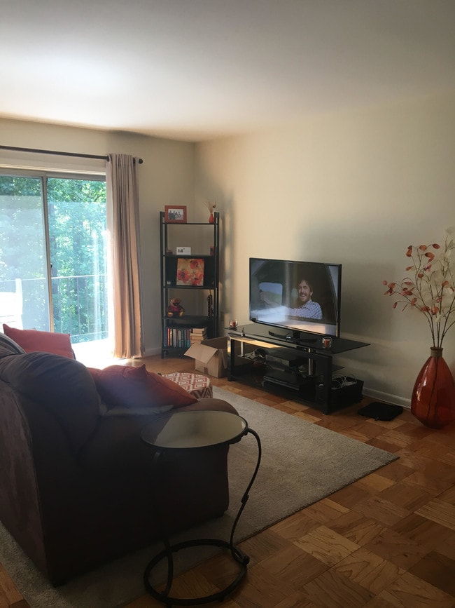 10631 Weymouth St, Unit 203 in Bethesda, MD - Building Photo - Building Photo