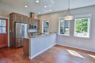 514 Cascade Ave in Langley, WA - Building Photo - Building Photo