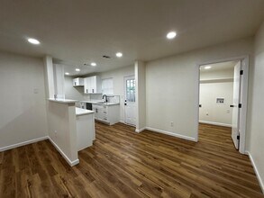 3026 Larry Dr in Dallas, TX - Building Photo - Building Photo