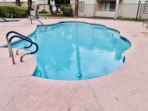 2611 S Durango Dr in Las Vegas, NV - Building Photo - Building Photo