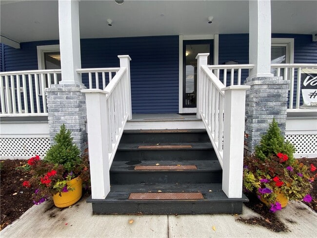 233 W Commercial St in East Rochester, NY - Building Photo - Building Photo