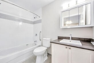 Grosvenor Estates in London, ON - Building Photo - Building Photo