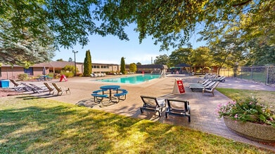 Berkshire Apartments & Townhomes in London, ON - Building Photo - Building Photo