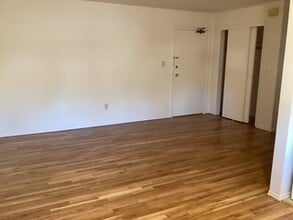 Paradise Gardens in Roselle Park, NJ - Building Photo - Building Photo