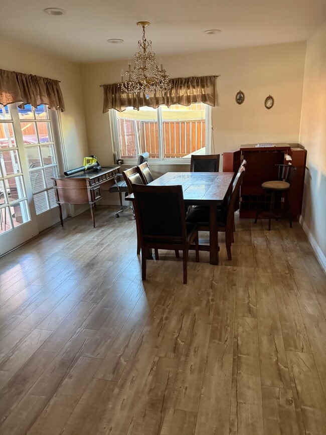 7843 McGroarty St in Sunland, CA - Foto de edificio - Building Photo