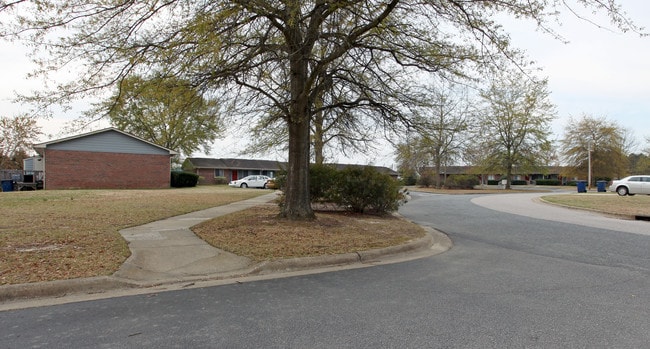 Homewood Apartments in Smithfield, NC - Foto de edificio - Building Photo