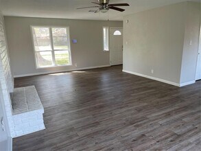24118 Spring Mill Ln in Spring, TX - Foto de edificio - Building Photo
