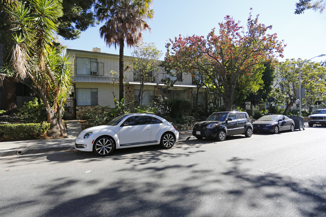 Sweetzer Towers in West Hollywood, CA - Building Photo