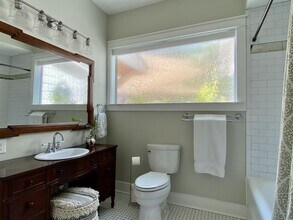 107 W Ridgewood Ct in San Antonio, TX - Building Photo - Building Photo