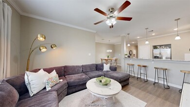 2143 Big River St in College Station, TX - Foto de edificio - Building Photo