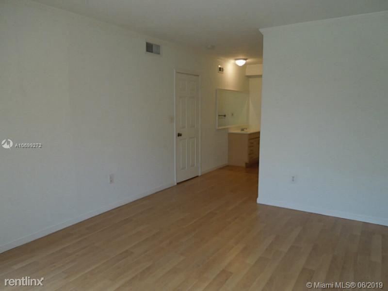 8325 SW 72nd Ave-Unit -# 307CA in Miami, FL - Building Photo