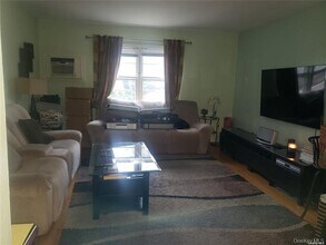 43 5th Ave in Port Washington, NY - Building Photo - Building Photo