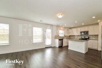 2628 Warren Ln in Aubrey, TX - Foto de edificio - Building Photo