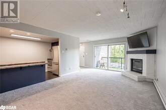 1102 Horseshoe Valley Rd W in Barrie, ON - Building Photo - Building Photo