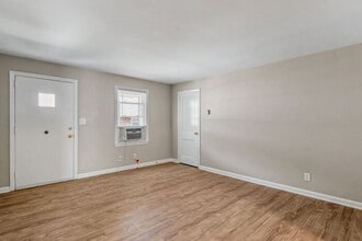 508 Mayflower Dr in Greensboro, NC - Building Photo - Building Photo