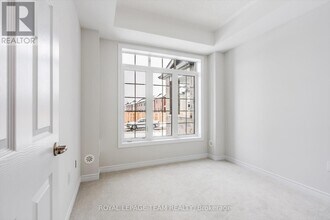 96 Grassbank Rd in Brampton, ON - Building Photo - Building Photo