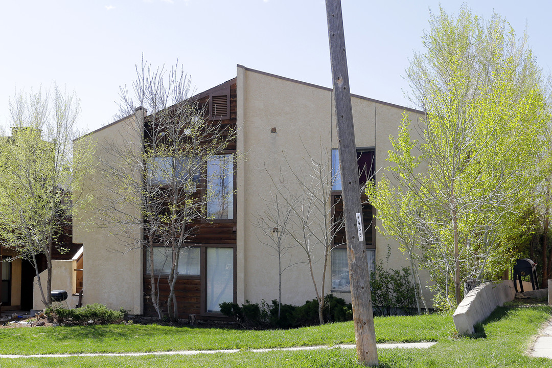 1927 Henderson Ave in Colorado Springs, CO - Building Photo