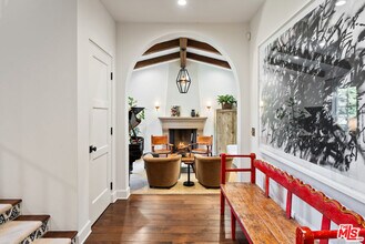 12234 Falkirk Ln in Los Angeles, CA - Building Photo - Building Photo