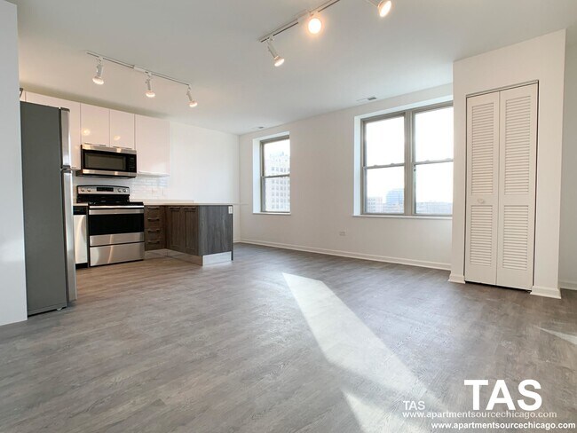 940 W Winona St, Unit 804 in Chicago, IL - Building Photo - Building Photo