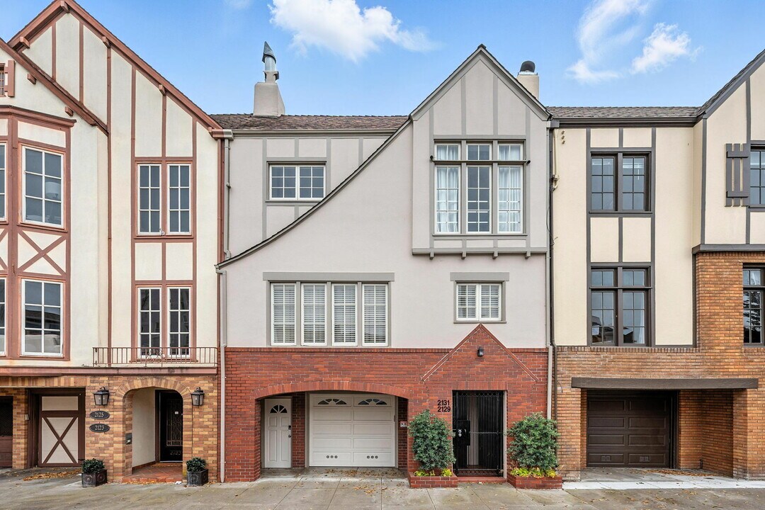 2129 Bay St in San Francisco, CA - Building Photo