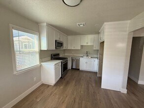 4001 Broadway in Sacramento, CA - Building Photo - Building Photo