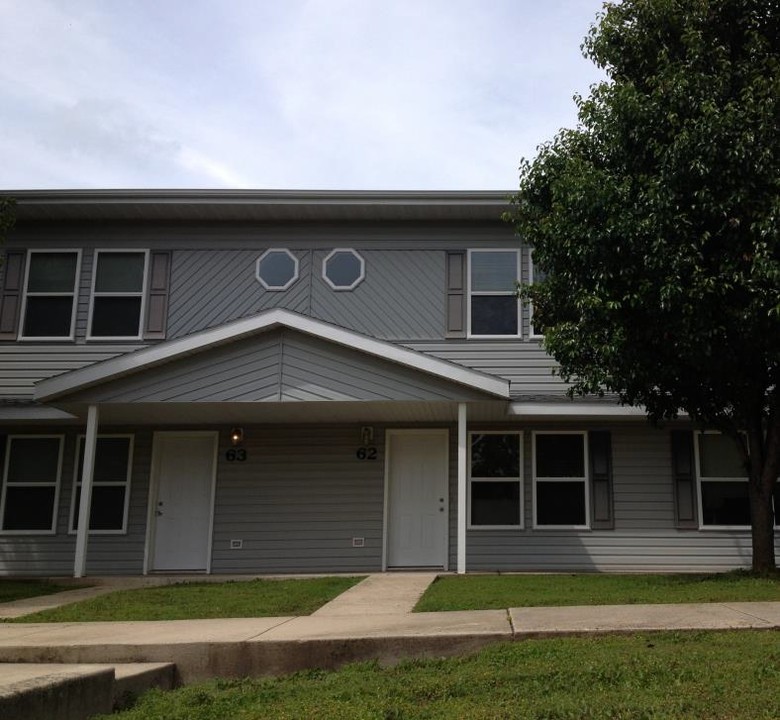 Norvi & Faulkner Townhomes in St. Robert, MO - Building Photo