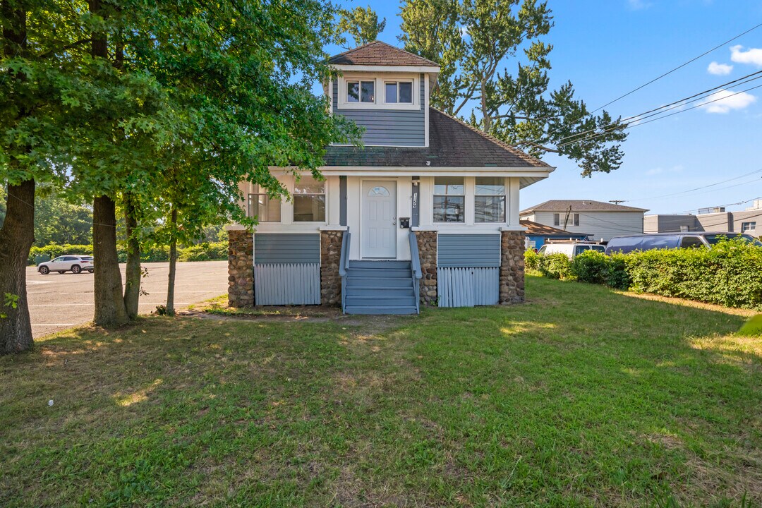 1159 McBride Ave in Woodland Park, NJ - Building Photo