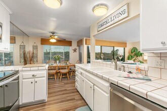 235 Avenida Lobeiro in San Clemente, CA - Foto de edificio - Building Photo