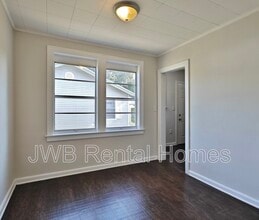 5825 Silver Plaza in Jacksonville, FL - Building Photo - Building Photo