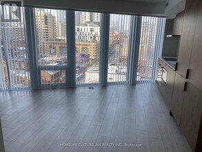 60-960 Shuter St in Toronto, ON - Building Photo - Building Photo