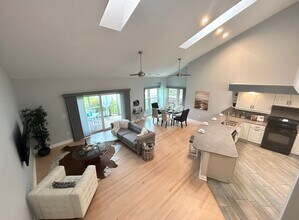 661 Segovia Ct NE in St. Petersburg, FL - Building Photo - Building Photo