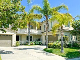 13735 Blue Ridge Way in Moorpark, CA - Building Photo