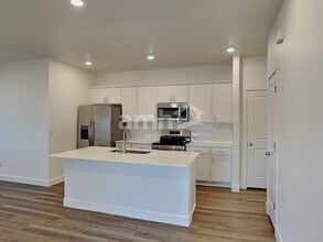 13937 E 101st Ave in Commerce City, CO - Building Photo - Building Photo